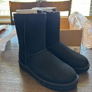 UGG Women’s Classic Short II